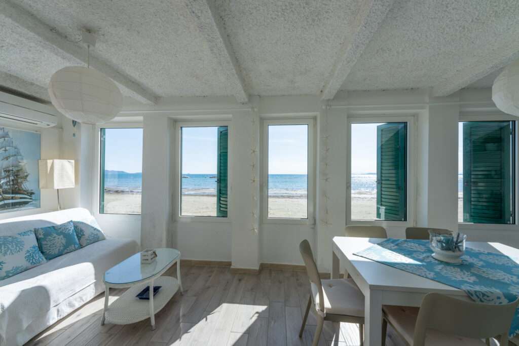 Sea front house cod. 50